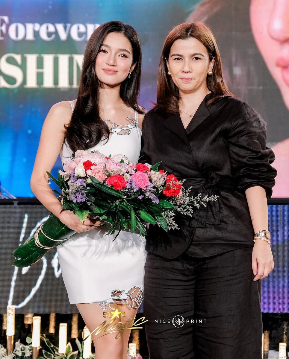 “I will always be your biggest fan. Alam mo ‘yan. I love you anak.” — Tita Kat to Belle 🥹💖

BELLE RISING HIGHER

#BelleMariano
#KapamilyaForeverBelle