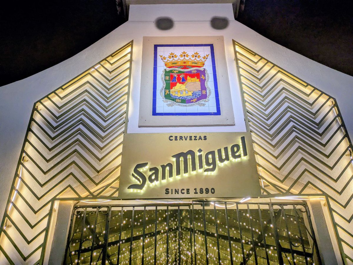 Toni Morillas (@antoniamorillas) on Twitter photo Pregunta seria: cómo es posible que nos prohíban el mural de #NoGuerra #NoOTAN alegando que la Ordenanza de Feria prohíbe la exhibición de publicidad en las fachadas de casetas, y que al mismo tiempo, la CASETA MUNICIPAL exhiba la publicidad de San Miguel sobre su puerta? Pregunta seria: cómo es posible que nos prohíban el mural de #NoGuerra #NoOTAN alegando que la Ordenanza de Feria prohíbe la exhibición de publicidad en las fachadas de casetas, y que al mismo tiempo, la CASETA MUNICIPAL exhiba la publicidad de San Miguel sobre su puerta?