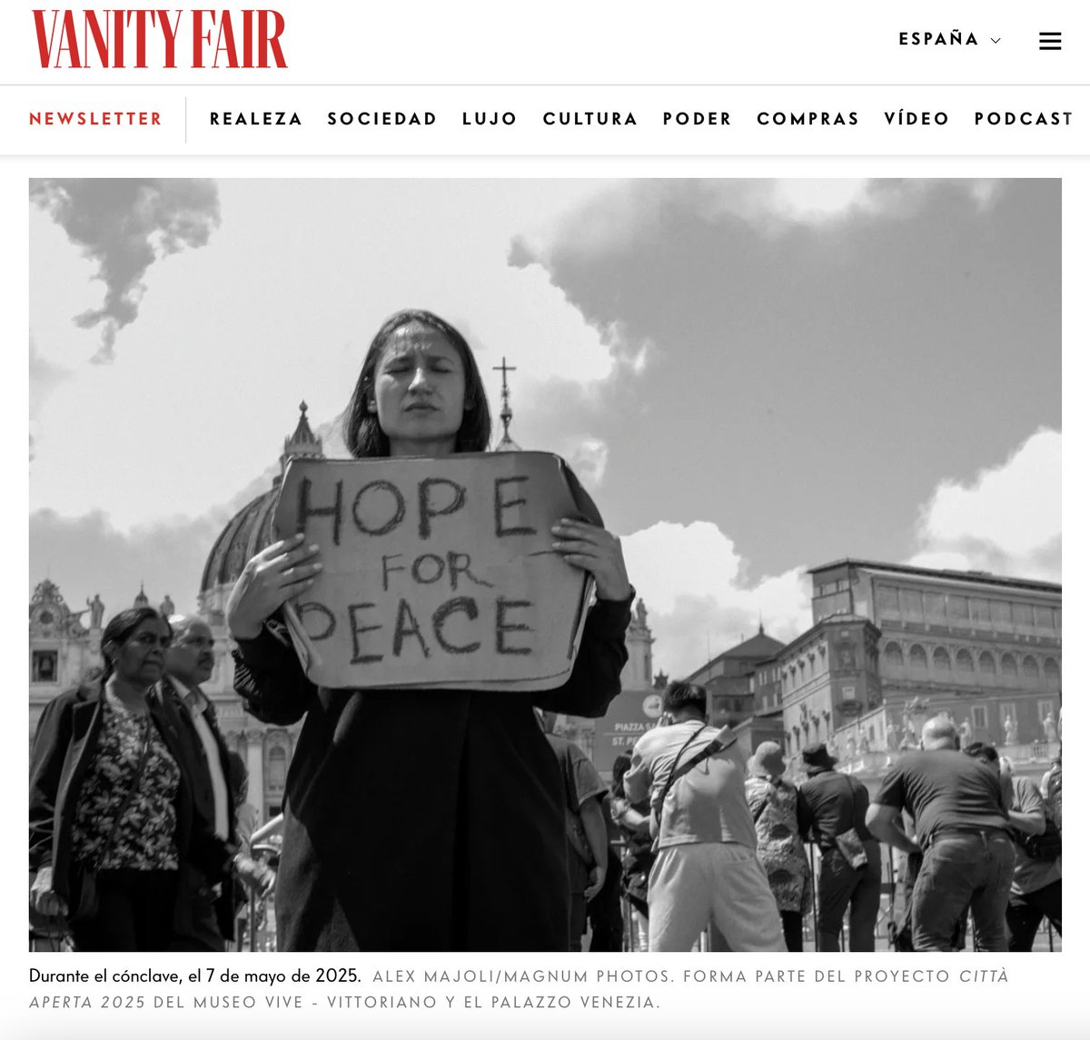 YonaTukuser's tweet photo. #HopeForPeace via #Spain 09.05.2025
@VanityFairSpain Photo/Alex Majoli 
"En su primer día, todo papa parece un actor interpretando el papel de uno: escenas de un momento histórico."
SOURCE: https://t.co/s7Eq3woPxA              #PEACE https://t.co/GIvVj40CAh