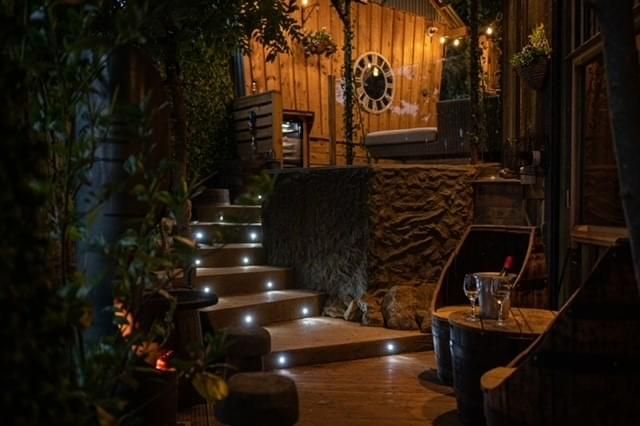 TheHolidayCots's tweet photo. ๐ก The Hobbity Tree House ๐ก
This charming hideaway blends whimsical design with modern comforts, creating a truly enchanting escape.
๐๏ธ Sleeps 2
https://t.co/yqMfeVMmF0
#HobbityTreeHouse #MagicalStay #UniqueGetaway #Escape #LuxuryTreehouse #WhimsicalRetreat @Kentcottholiday https://t.co/ILyoSI33DI