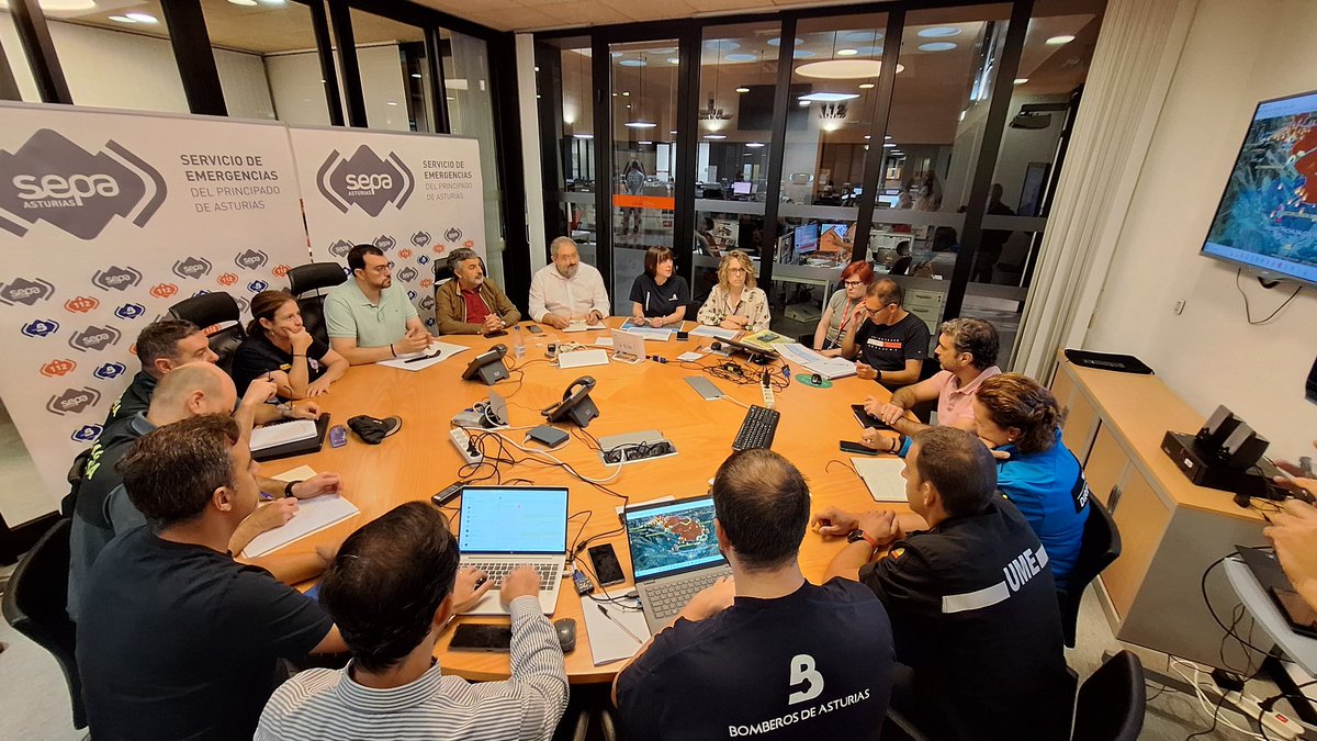 La  reunión del CECOPI se ha celebrado con la asistencia del presidente de Asturias y la delegada del Gobierno.

 Se ha revisado la situación de la emergencia y las acciones planificadas.

Hay 15 incendios forestales, 8 activos, 5 que están controlados y 2 estabilizados .