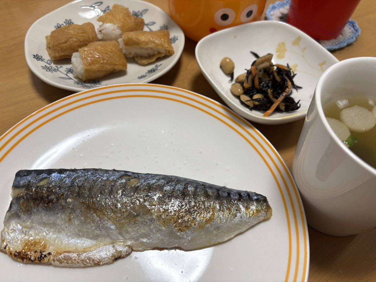 ひとくちいなり便利
鯖美味しいよね🐟

焼く前に塩振り忘れたから、後から振った🧂😂

#今日の乱打飯