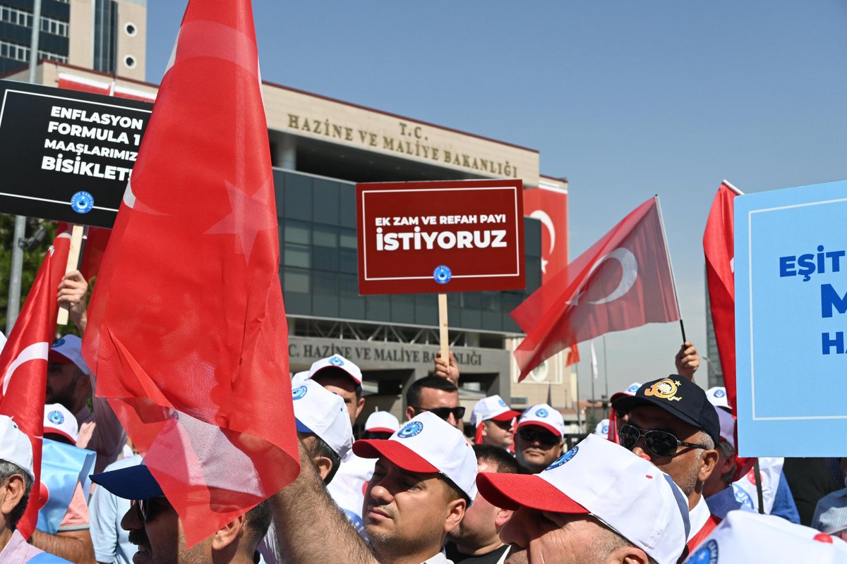 💢Başkent Ankara ve tüm illerimizde eş zamanlı olarak iş bırakıyoruz. 
Hazine ve Maliye Bakanlı’ğı önünden bir kez daha ses yükseltiyoruz!

💢Adil, hakkaniyetli ve insanca yaşamaya yetecek kadar bir ücret istiyoruz!