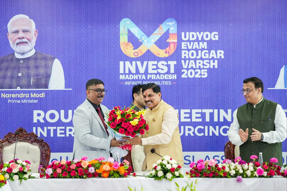 MPIDC's tweet photo. Madhya Pradesh Gears Up to Become Global Textile Hub.
Under the visionary leadership of Prime Minister Shri Narendra Modi and Chief Minister Dr. Mohan Yadav, Madhya Pradesh is advancing rapidly to emerge as a global hub for the apparel and textile industry. Guided by the Prime Minister’s 5F Vision – Farm to Fibre, Fibre to Factory, Factory to Fashion, and Fashion to Foreign – the state is building an integrated textile value chain that connects local strength to global markets.
At the heart of this transformation is the PM MITRA Park in Dhar, spread over 2,177 acres, for which the foundation stone will soon be laid by Hon’ble PM Shri Narendra Modi. Even before its foundation, the project has attracted investment intents worth over ₹16,000 crore. With advanced plug-and-play facilities, modern testing labs, warehousing, and seamless multi-modal connectivity, the park is designed to elevate Madhya Pradesh’s textile sector to new global benchmarks.
Chief Minister Dr. Mohan Yadav emphasized that “Made in MP – Wear Across the World” is not just a slogan but the state’s industrial mission — ensuring that Madhya Pradesh’s textiles and garments gain a strong foothold in international markets.
With a robust base of GOTS-certified organic cotton, surplus green energy, streamlined single-window approvals, and progressive incentives, the state is offering investors a sustainable and competitive ecosystem.
An MoU with the Buyer Sourcing Leaders (BSL) will further integrate sourcing, design, logistics, and skill development, while leading global brands including HanesBrands, PVH Corp, Puma, and Mothercare have already recognized Madhya Pradesh’s potential.
With policy innovation, global partnerships, and an inclusive growth agenda, Madhya Pradesh is on course to become the world’s preferred sourcing and production hub for textiles.
@DrMohanYadav51 @CMMadhyaPradesh @JansamparkMP @Industryminist1 @FollowCII @EYnews
#IndustrialDevelopment #MPIDC #MadhyaPradesh #UdyogEvamRojgarVarsh2025 #MakeInMP #EaseOfDoingBusiness #DairySector #Agriculture #FoodProcessing