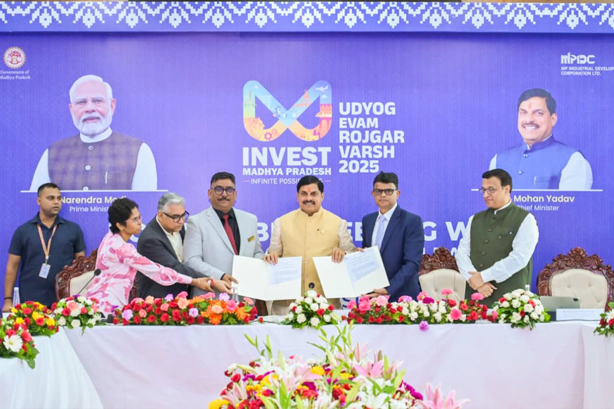 MPIDC's tweet photo. Madhya Pradesh Gears Up to Become Global Textile Hub.
Under the visionary leadership of Prime Minister Shri Narendra Modi and Chief Minister Dr. Mohan Yadav, Madhya Pradesh is advancing rapidly to emerge as a global hub for the apparel and textile industry. Guided by the Prime Minister’s 5F Vision – Farm to Fibre, Fibre to Factory, Factory to Fashion, and Fashion to Foreign – the state is building an integrated textile value chain that connects local strength to global markets.
At the heart of this transformation is the PM MITRA Park in Dhar, spread over 2,177 acres, for which the foundation stone will soon be laid by Hon’ble PM Shri Narendra Modi. Even before its foundation, the project has attracted investment intents worth over ₹16,000 crore. With advanced plug-and-play facilities, modern testing labs, warehousing, and seamless multi-modal connectivity, the park is designed to elevate Madhya Pradesh’s textile sector to new global benchmarks.
Chief Minister Dr. Mohan Yadav emphasized that “Made in MP – Wear Across the World” is not just a slogan but the state’s industrial mission — ensuring that Madhya Pradesh’s textiles and garments gain a strong foothold in international markets.
With a robust base of GOTS-certified organic cotton, surplus green energy, streamlined single-window approvals, and progressive incentives, the state is offering investors a sustainable and competitive ecosystem.
An MoU with the Buyer Sourcing Leaders (BSL) will further integrate sourcing, design, logistics, and skill development, while leading global brands including HanesBrands, PVH Corp, Puma, and Mothercare have already recognized Madhya Pradesh’s potential.
With policy innovation, global partnerships, and an inclusive growth agenda, Madhya Pradesh is on course to become the world’s preferred sourcing and production hub for textiles.
@DrMohanYadav51 @CMMadhyaPradesh @JansamparkMP @Industryminist1 @FollowCII @EYnews
#IndustrialDevelopment #MPIDC #MadhyaPradesh #UdyogEvamRojgarVarsh2025 #MakeInMP #EaseOfDoingBusiness #DairySector #Agriculture #FoodProcessing