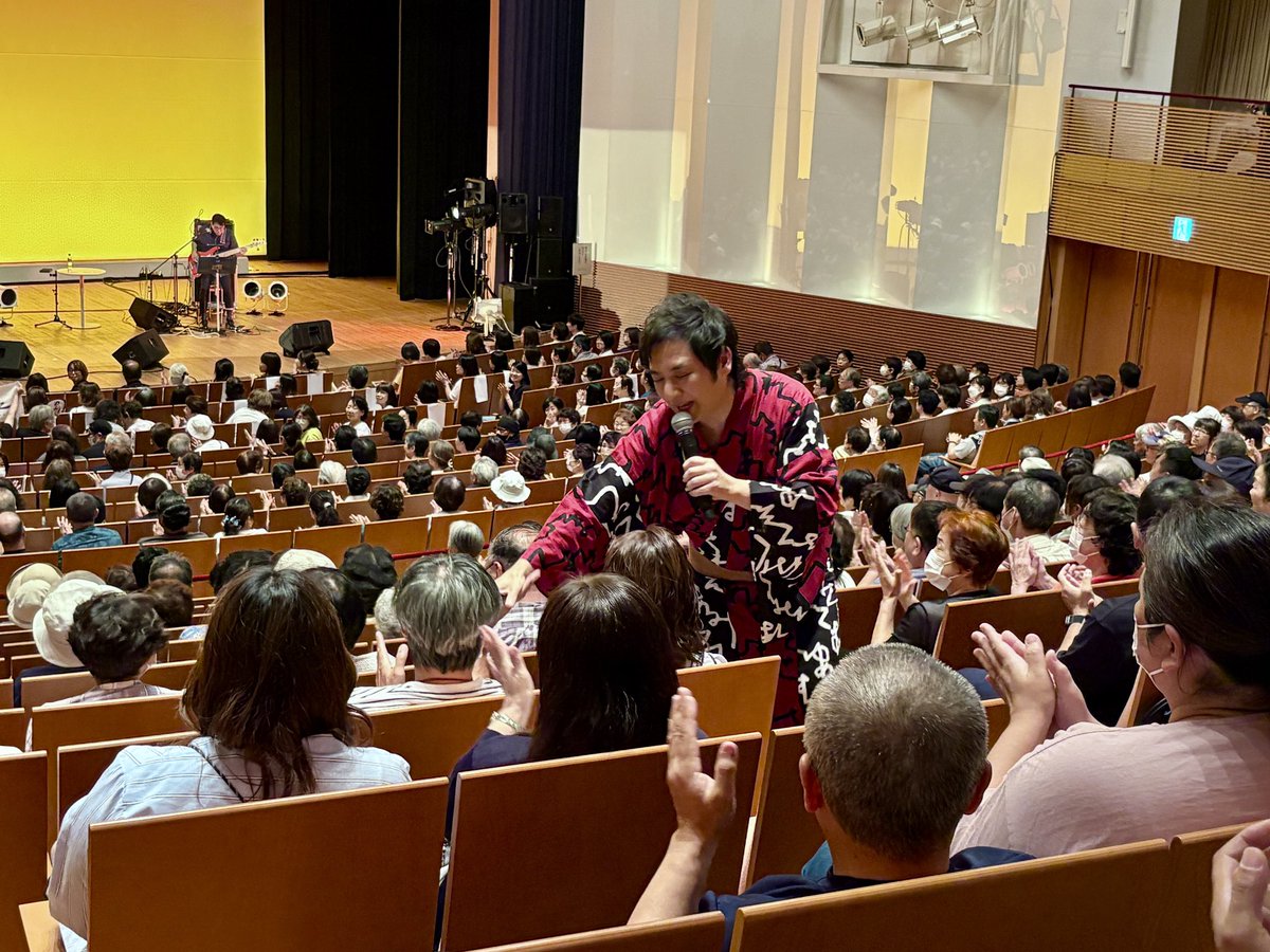 matsutake1001's tweet image. 昨日は、能登の珠洲でのチャリティーコンサート。
超満員のお客様、全国各地からありがとうございました。地元の皆さんも楽しんでいただけましたでしょうか？
ミュージシャンの皆さん、稲垣潤一さんにも感謝です😃
有難うございました♪
#稲垣潤一　#松原健之　#ラポルトすず