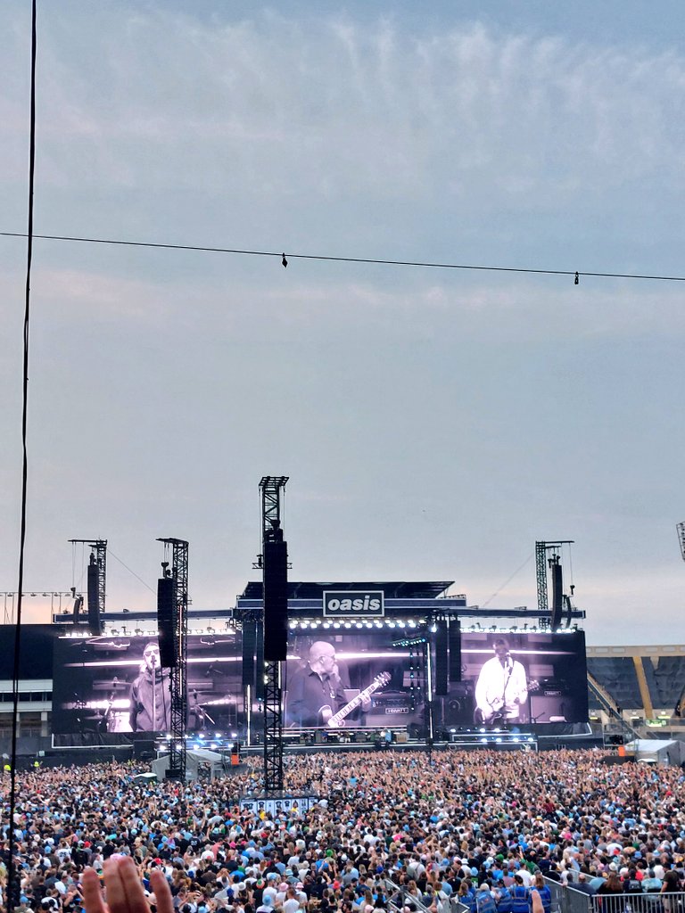 dumpvveed182's tweet photo. The stress of trying to get tickets was worth it all. Went up to Dublin Friday evening and a met a girl Saturday morning to transfer the tickets. Was at the concert Saturday night. By far one of the best and most memorable concerts I've been to. Never thought I'd see the day! https://t.co/t1XamPwtYQ
