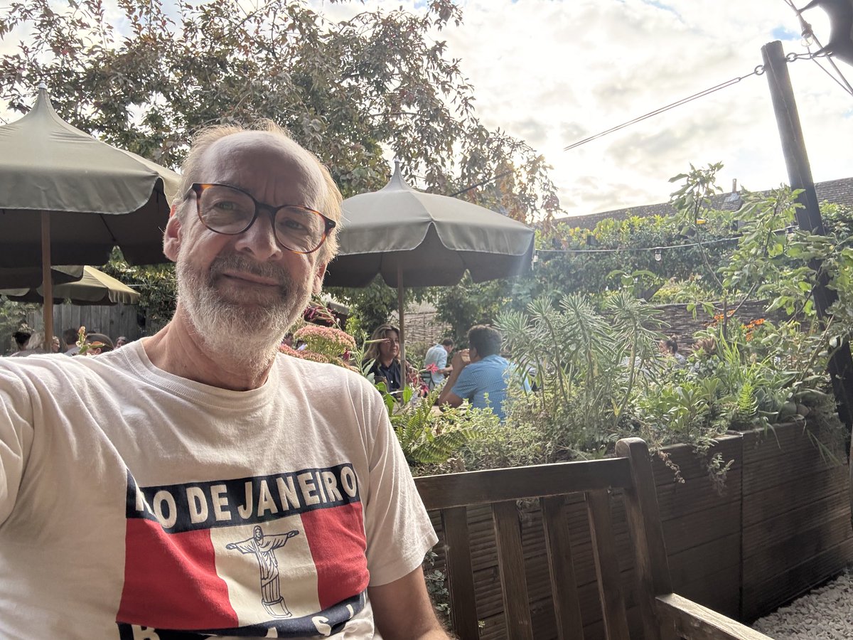 Doing what Kamala Harris did but JD Vance couldn’t: having a drink at The Bull in Charlbury.