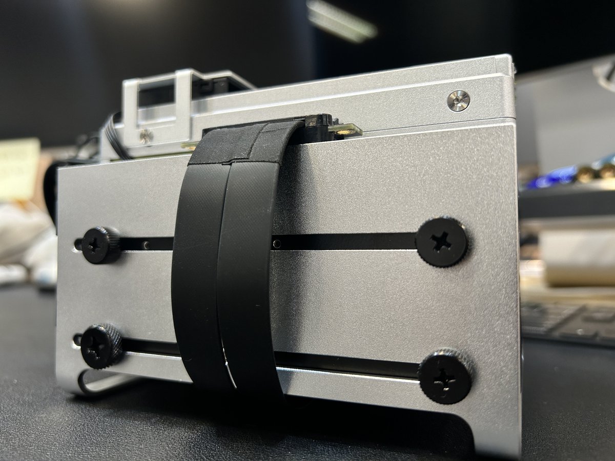 ZimaSpace's tweet photo. ZimaBoard 2 NAS Rack Final Design🎯

1️⃣One-piece rack, plug & play – no bending, no hassle.
2️⃣PCIe riser + half-height bracket – more expansion, more flexibility.

Do you like it? Tell us please.👂

https://t.co/vG2cwrvfas

#ZimaBoard2 #NAS #Homelab #ServerBuild #DIYTech #Maker #rack