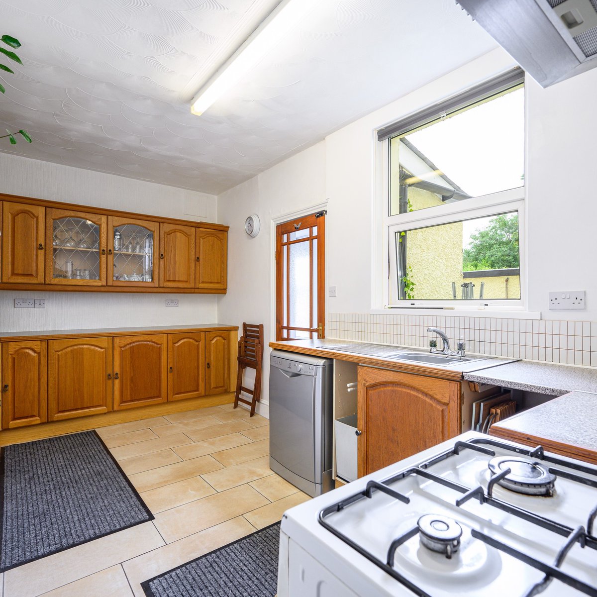 NEW PRICE - St Marys Road, Abergavenny

👉 4 bed end of terrace
👉 2 reception rooms
👉 Garage and on street parking

£320,000

EPC Rating D. Council Tax Band E. Freehold.⠀⠀⠀⠀⠀⠀⠀⠀⠀⠀⠀⠀⠀⠀⠀⠀⠀⠀⠀⠀⠀⠀⠀⠀⠀⠀⠀
⠀⠀
01873 858990 📞

bit.ly/3VNBHsm