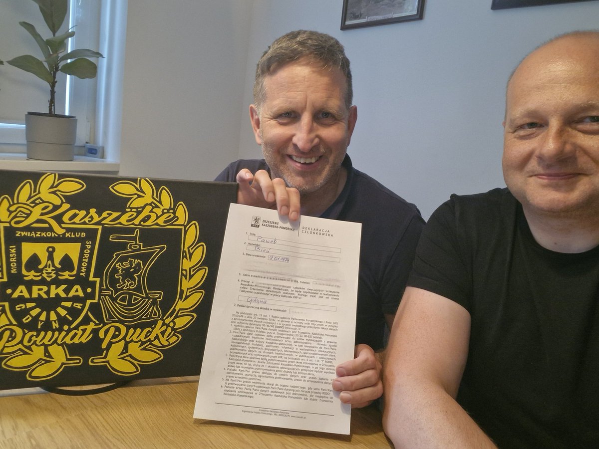 Paweł Bień (@bienpaw) on Twitter photo Dziś Święto Flagi Kaszubskiej 🖤💛 Choć ja nie rodowity Kaszuba, to Kaszuby kocham i kaszubska tożsamość <a href="/ArkaGdyniaSA/">Arka Gdynia</a> jest dla mnie bardzo ważna.
Z okazji święta postanowiłem moją kaszubskość ubrać w konkret. Złożyłem akces do <a href="/kaszubi_pl/">Zrzeszenie Kaszubsko-Pomorskie</a>
#KaszëbëznacziArka
#ArkaRazem Dziś Święto Flagi Kaszubskiej 🖤💛 Choć ja nie rodowity Kaszuba, to Kaszuby kocham i kaszubska tożsamość <a href="/ArkaGdyniaSA/">Arka Gdynia</a> jest dla mnie bardzo ważna.
Z okazji święta postanowiłem moją kaszubskość ubrać w konkret. Złożyłem akces do <a href="/kaszubi_pl/">Zrzeszenie Kaszubsko-Pomorskie</a>
#KaszëbëznacziArka
#ArkaRazem