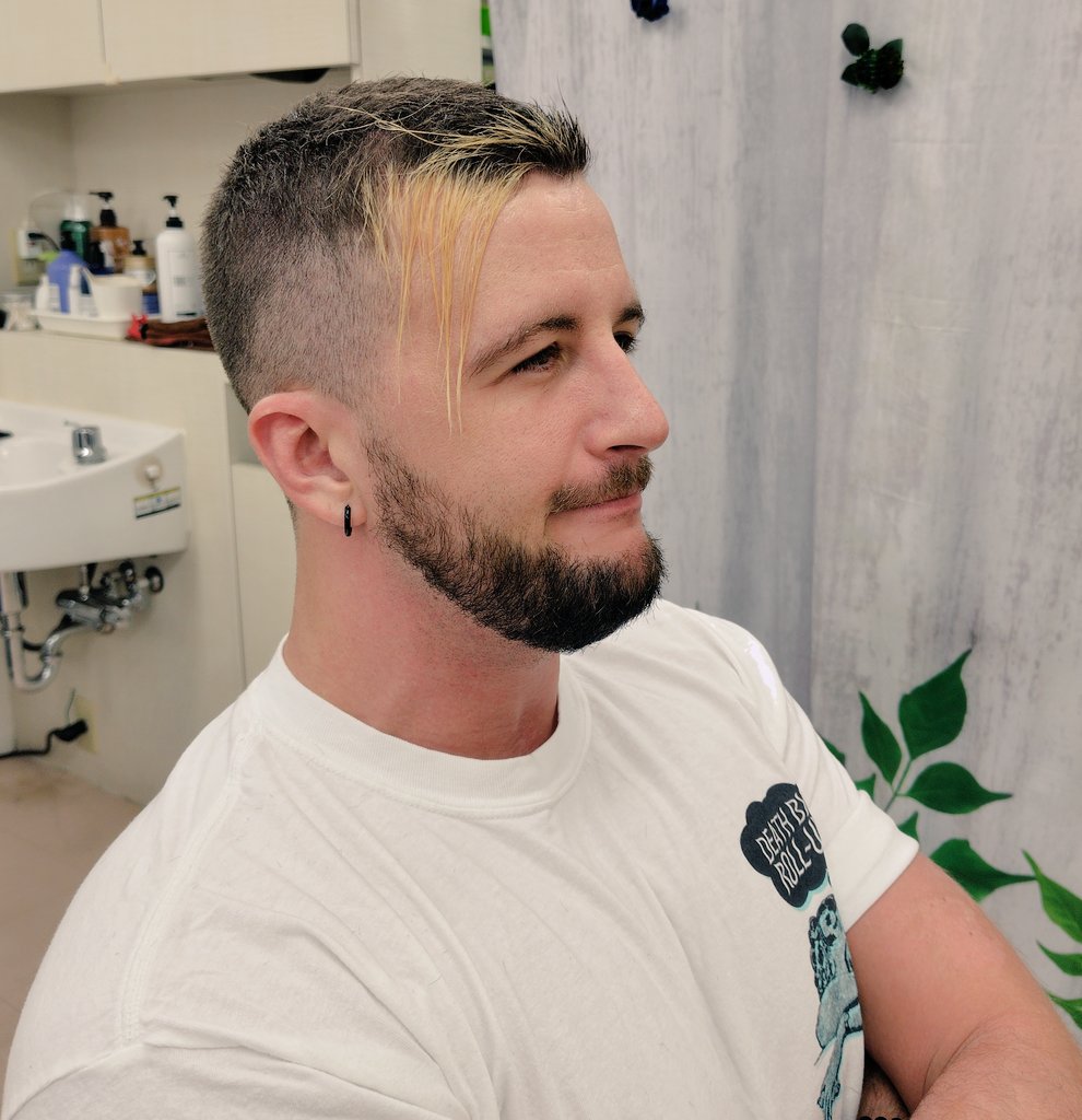 今日のクリス💇🏻‍♂️スケジュールの関係で5日しか経っていませんが普通に伸びてました😱早すぎます😅今回も更に短くヘアカットしました✂️ご来店ありがとうございました☺️🙏3日前のブンブンがとても癒しになるのでリポストします🥰ブンブンのタイパンツかわいい😍💖