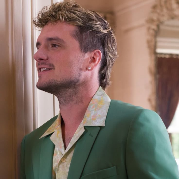 dereksdanforth's tweet photo. josh hutcherson https://t.co/72WC4yqCNK