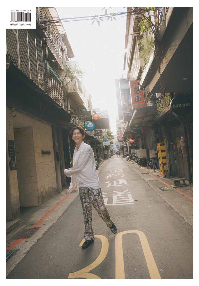 🎊YU 30th Anniversary Book「vs YU」中文繁体字版のカバー解禁👏
8月23日(土) には、台湾・淳久堂（ジュンク）堂書店 ららぽーと台北南港店にてお渡し会イベントを開催!!
イベントの詳細は下記をご覧ください。
tohan.com.tw/product.php?ac…（中国語サイト）
#楊宇騰YU