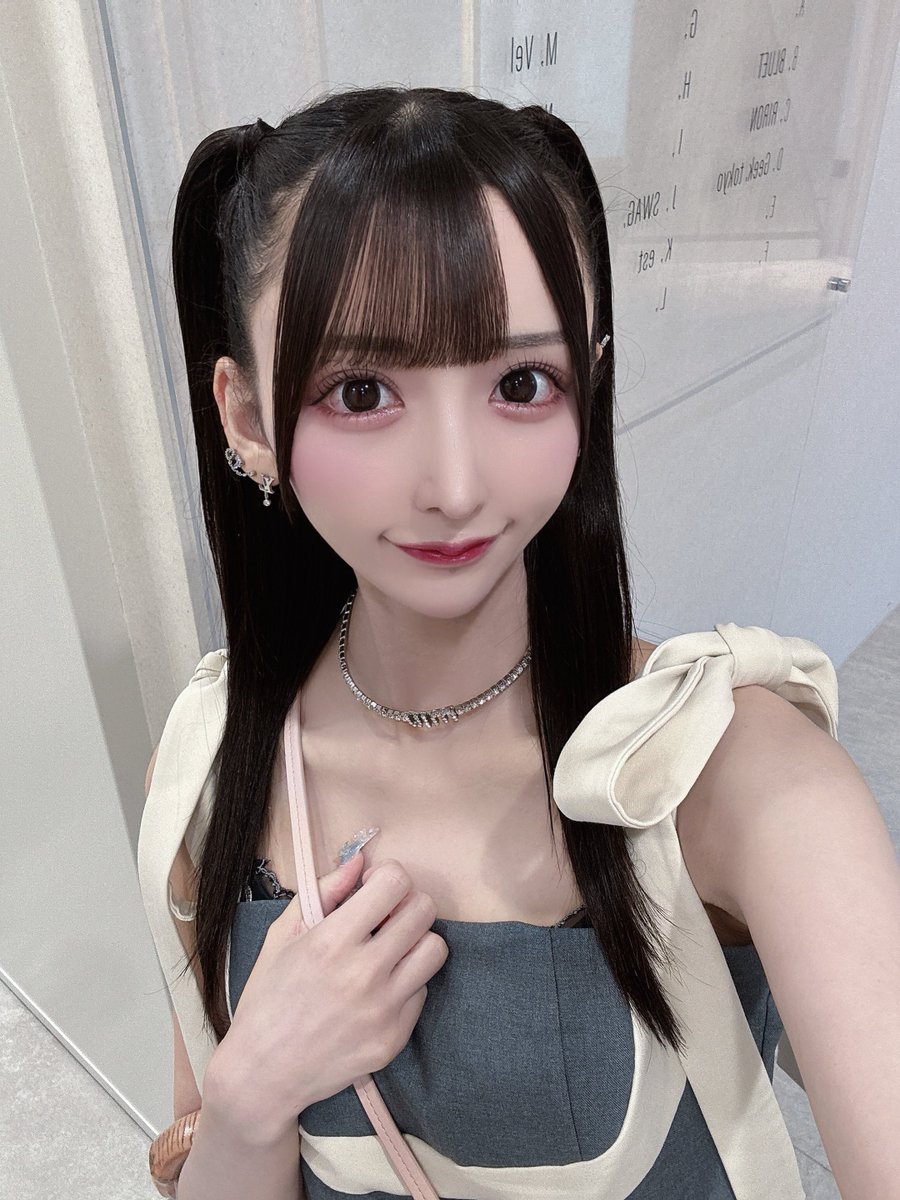 バンニ美容整形外科で鼻フルをして8ヶ月経過しました🌙*·̩͙
感染の恐れも無く、とても鼻の形気に入ってます❣️横顔に自信が持てるようになった✌🏻✨️
見てくれこの顔面のクオリティ✨💫 https://t.co/3DrCbKsi3F