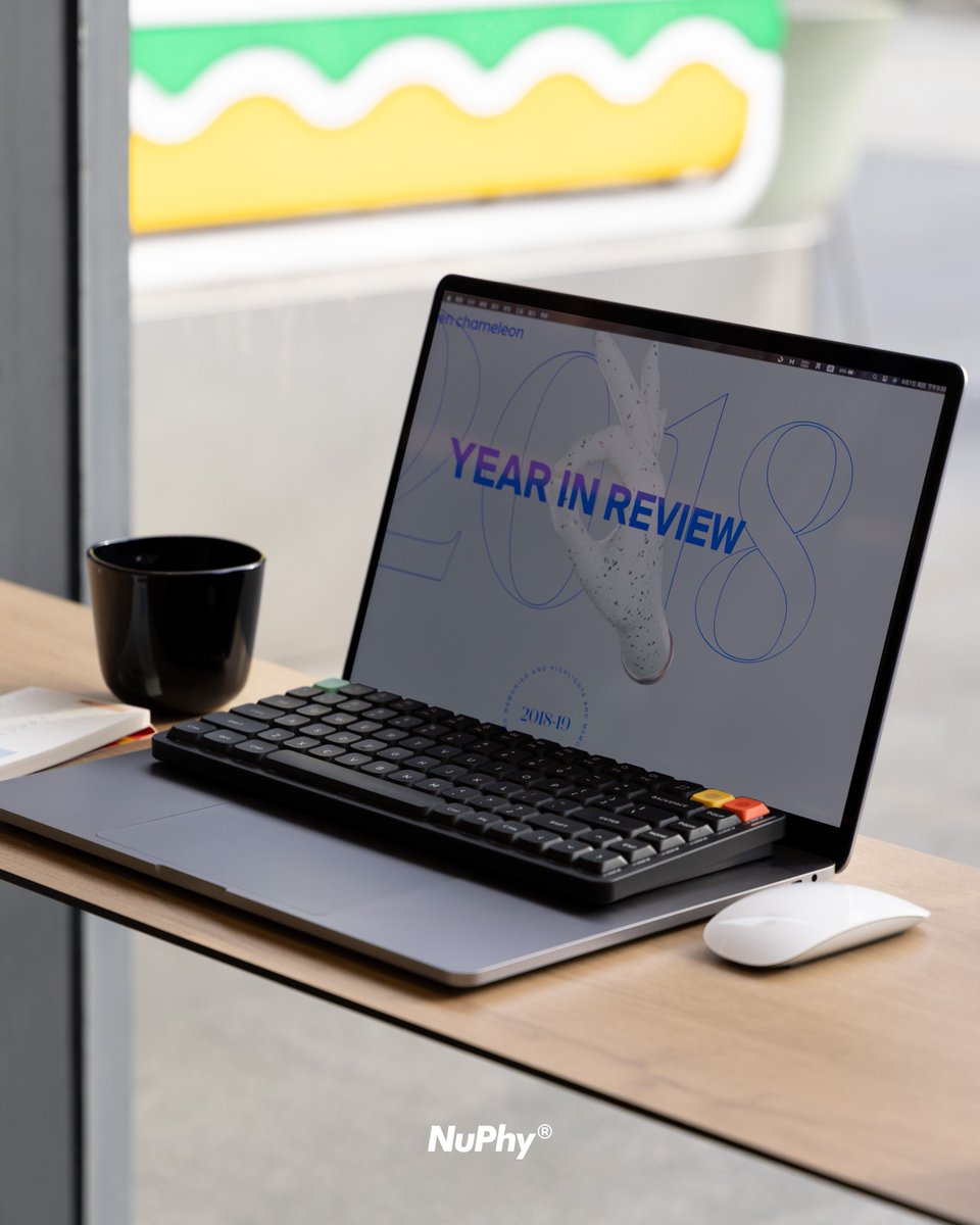 nuphystudio's tweet photo. Air75 V3 | Portable Productivity
From bag to table in seconds—typing, sketching, or brainstorming, your work goes wherever you go. Coffee and vibes included. ✨☕️

#nuphy #nuphyair75v3 #keyboard #nufolio #portableworkspace #mechanicalkeyboard #customkeyboard #maccompatible https://t.co/mF0cZrTPkT