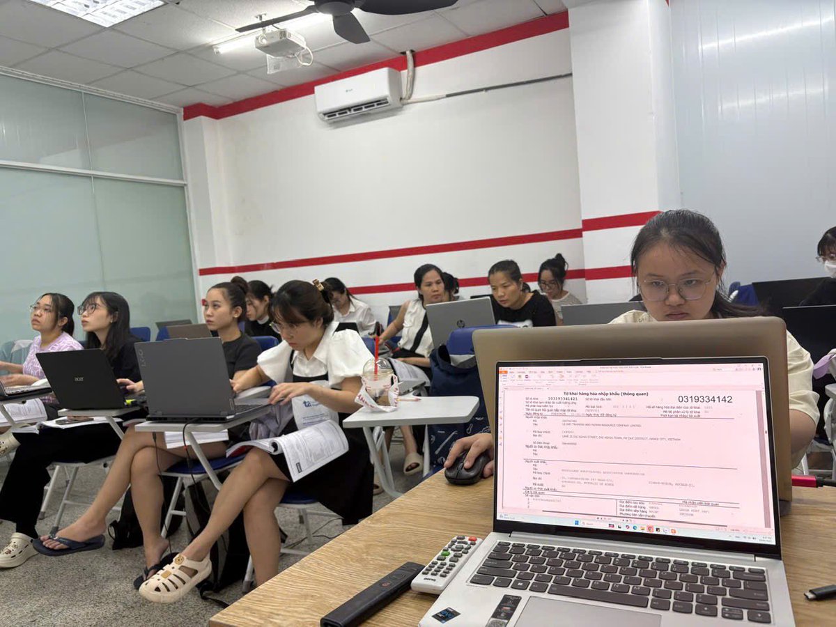 ketoanleanh's tweet photo. Khóa học kế toán tổng hợp ngày 22/8/2025 chi tiết khóa học xem tại : https://t.co/16FOePaPuI
#ketoanleanh #khoahocketoantonghop https://t.co/m0NI5YLRgc