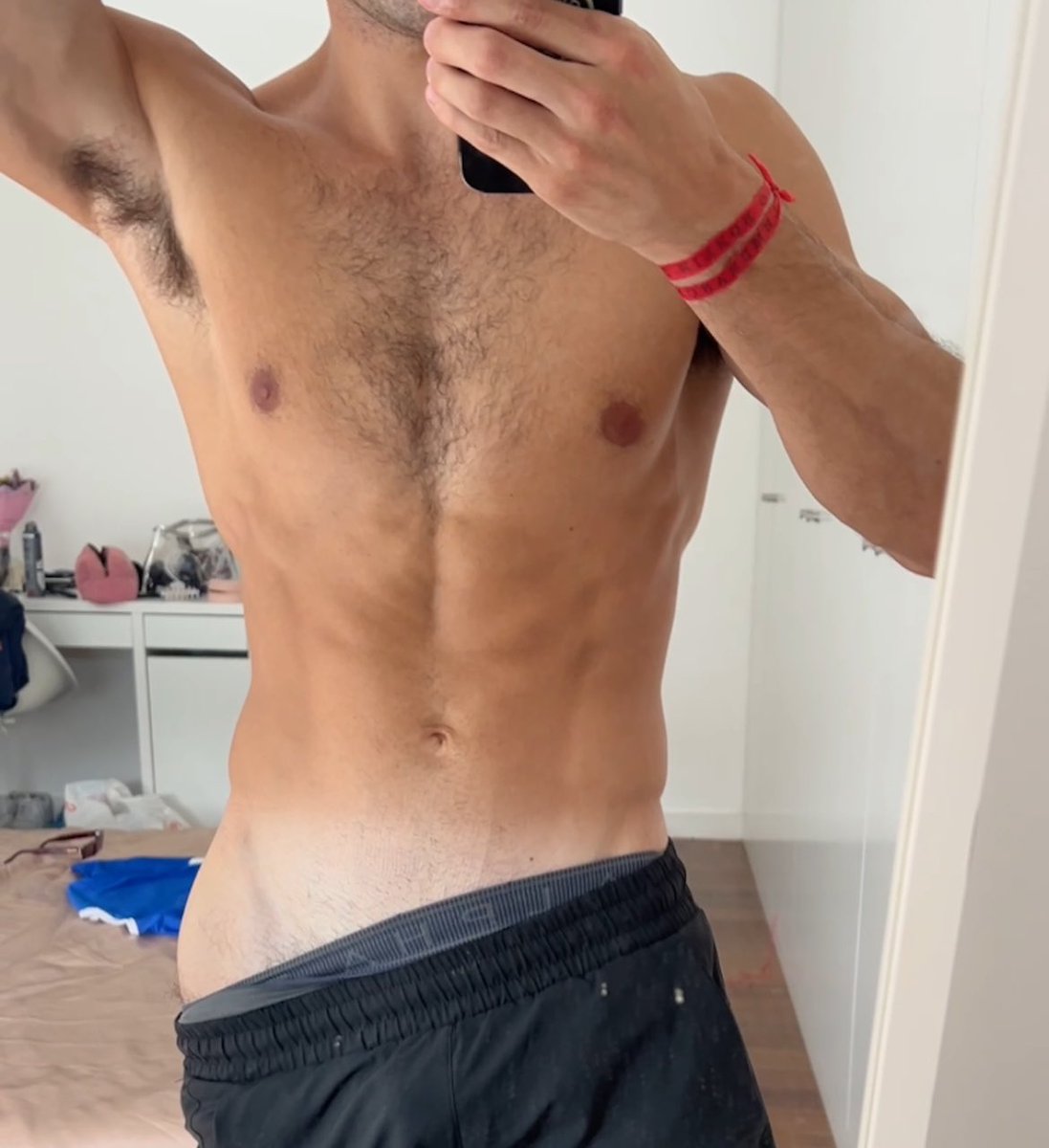 Piggies message me right now and if you’d let me fuck ur wallets #sub #cashdom #piggy #master #slave