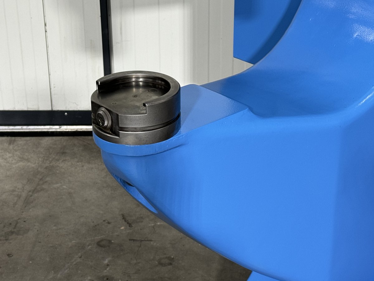 mach4metal's tweet image. Eckold Kraftformer KF 665 YOP 2000 
motorised machine for Shrinking, Stretching,&amp;amp;nbsp;Doming, Planishing, Reforming, Flattening, Straightening
Number of strokes  150 / 300 / 600Min.
Maximum sheet thickness 6.0mm
Horizontal troath 675mm
Vertical troath  450mm
Power 4.1kW
 #eckold