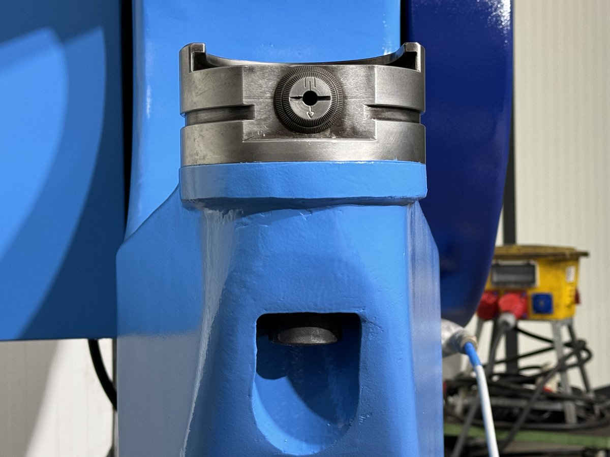 mach4metal's tweet image. Eckold Kraftformer KF 665 YOP 2000 
motorised machine for Shrinking, Stretching,&amp;amp;nbsp;Doming, Planishing, Reforming, Flattening, Straightening
Number of strokes  150 / 300 / 600Min.
Maximum sheet thickness 6.0mm
Horizontal troath 675mm
Vertical troath  450mm
Power 4.1kW
 #eckold