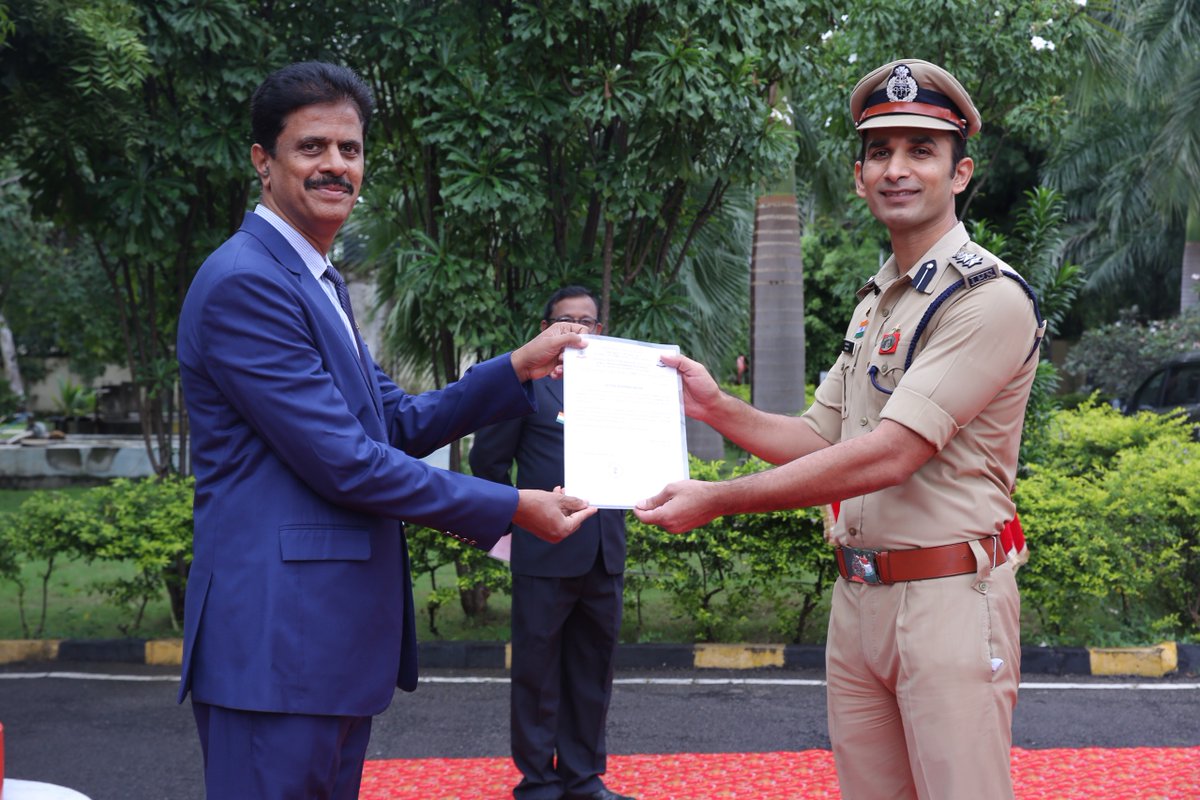 Celebrated Independence day at CDTI HYDERABAD on 15.08.2025 with staff and their families. Director, CDTI HYDERABAD issued appreciation letters to the staff for their contribution.
The event followed by breakfast and special screening for the staff and their kids in Seminar Hall.