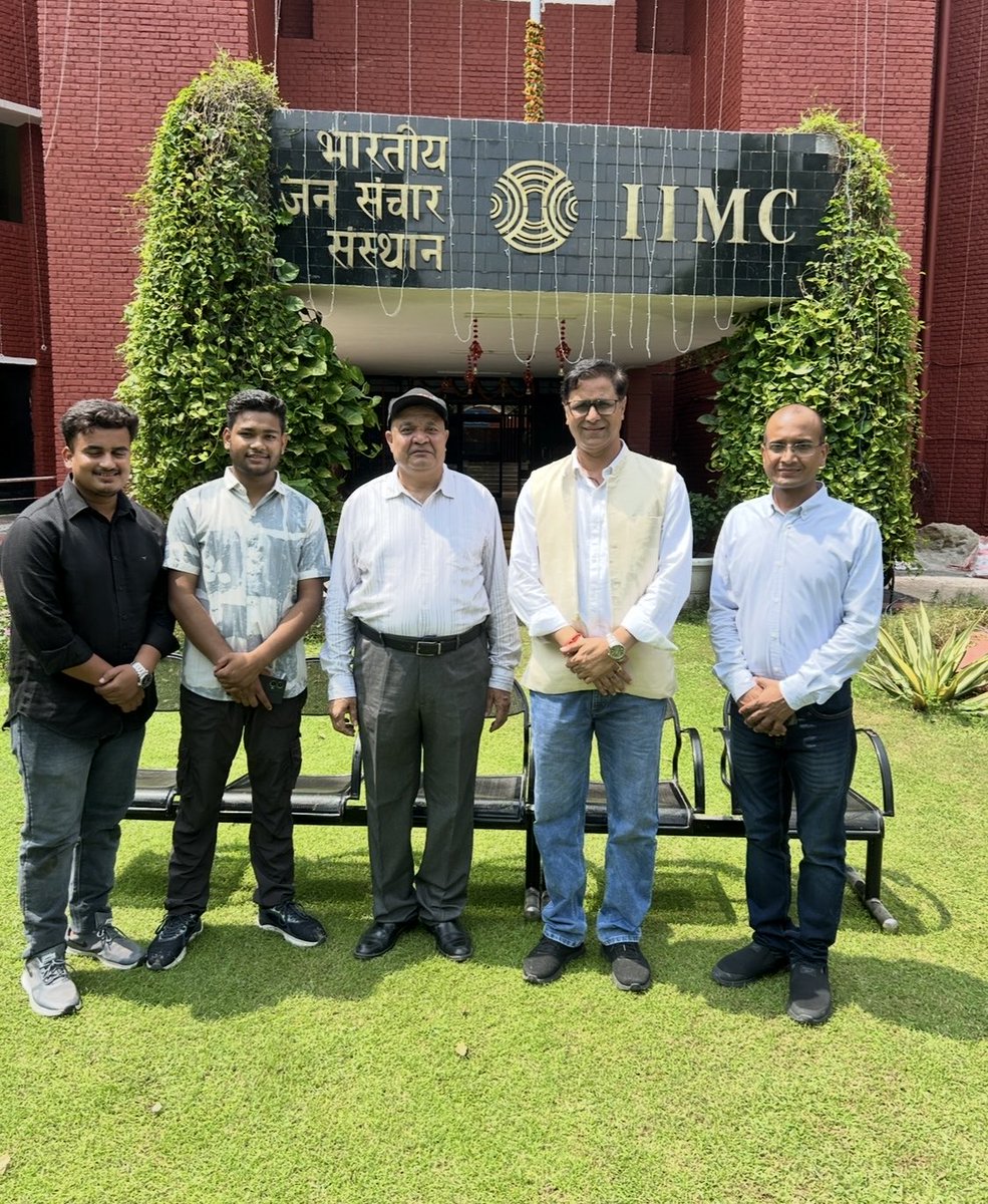 Delighted to take class on “Science &amp; Technology Reporting” and interact students of Postgraduate Diploma in Journalism at Indian Institute of Mass Communication New Delhi. Coordinator Rakesh Goswami introduced. Heterogeneous group of students became homogeneous in S&amp;T Reporting.