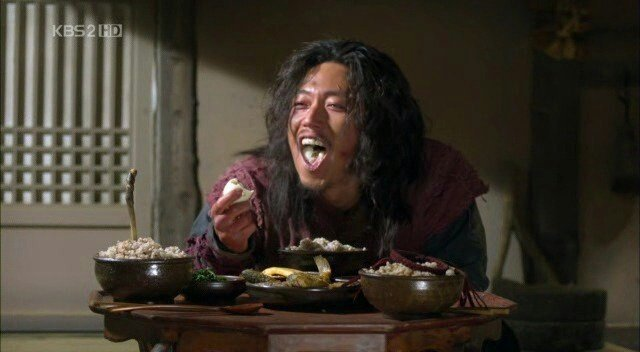 여유가 그립다
갑자기 밖에 나가서 아무것도 안들고 나가서 커피나 마시고
정처없이 걷다가 산책나온 강아지들을 보고 웃고
이런 곳이 생겼나 처음 보는 곳을 구경하고
미적미적 시간을 보내고 싶다