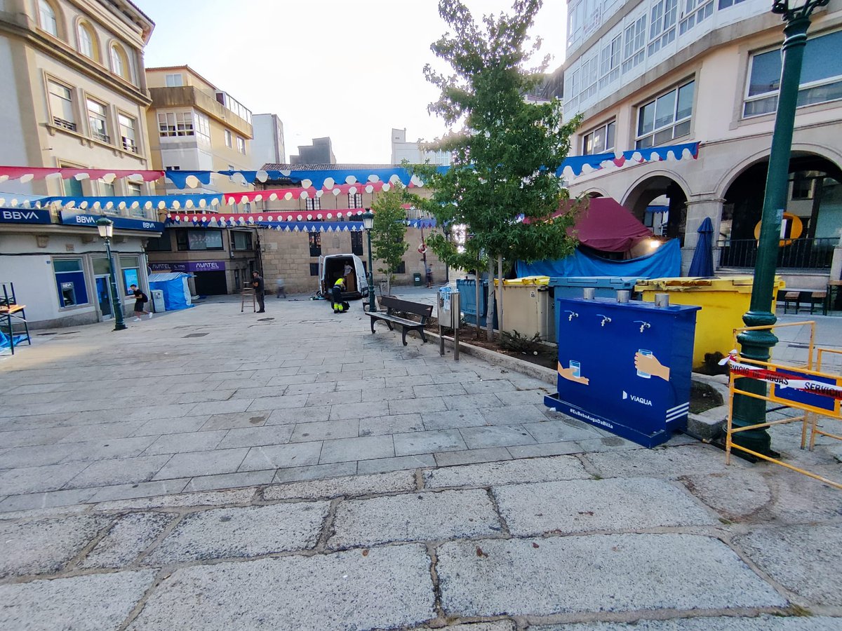🌊 Esta pasada fin de semana estivemos presentes na ARTEMAR, a Feira Artesanal e Mariñeira en <a href="/concelloribeira/">Concello de Ribeira</a>, onde colocamos dúas fontes de auga da billa, a mellor opción para refrescarse estes días de calor. 💧