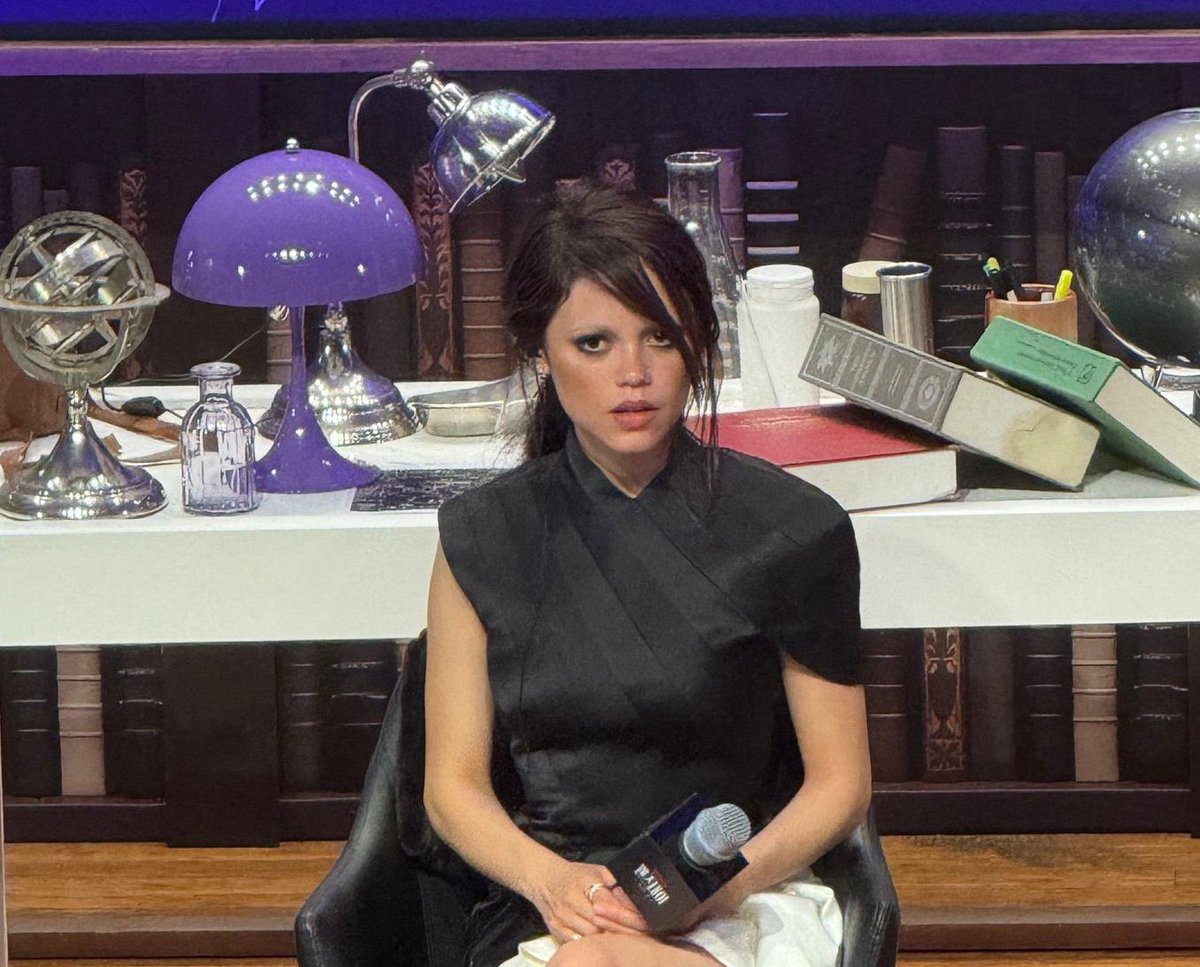 Jenna Ortega’s makeup &amp; hair for the Wednesday press run is absolutely phenomenal, it has been hard to stray away from thought of bleaching my eyebrows.