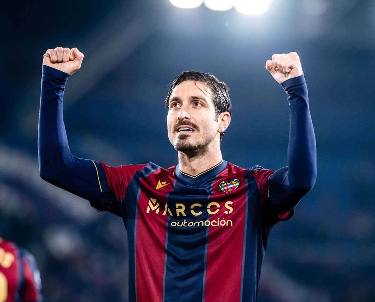 Que si, que lleva varios años sin jugar bien…que es un muerto…mimimimi.

Lo fichas con sueldo a la baja, pasa por la mili de Calero y Campaña te da 10 vueltas a todos los centrocampistas yendo a la pata coja. 

AVE FÉNIX, FICHEN.