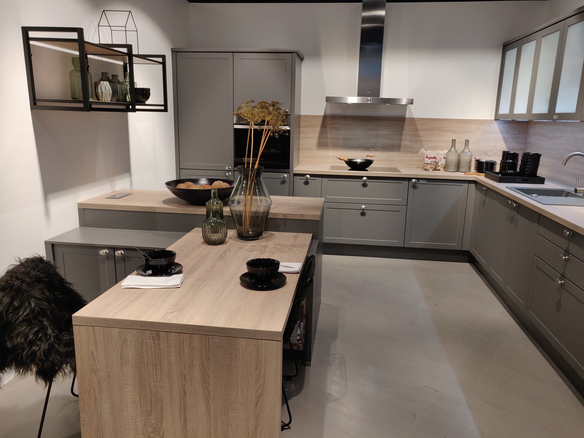 inOneKuechen's tweet photo. Diese Küche vereint modernes Grau mit warmen Holzdetails – schlicht, stilvoll und einfach zum Wohlfühlen. Hier wird jeder Abend zum kleinen Highlight. ✨

#Küche #Wohnideen #InteriorInspo #ModernHome #GemütlichWohnen #Küchenträume #Küchenliebe https://t.co/QrQa94yEeK
