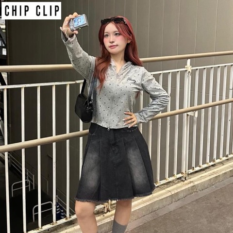 🤍ホワイト派？🩶グレー派？💓
フード付き長袖パーカ登場✨
ダブルジップで丈感を調節できるから、キャミワンピの上に重ねても可愛い🎵

あなたはどっち派？コメントで教えてね💬

オンラインストアでチェック✔
shop-shimamura.com/item/023130000…