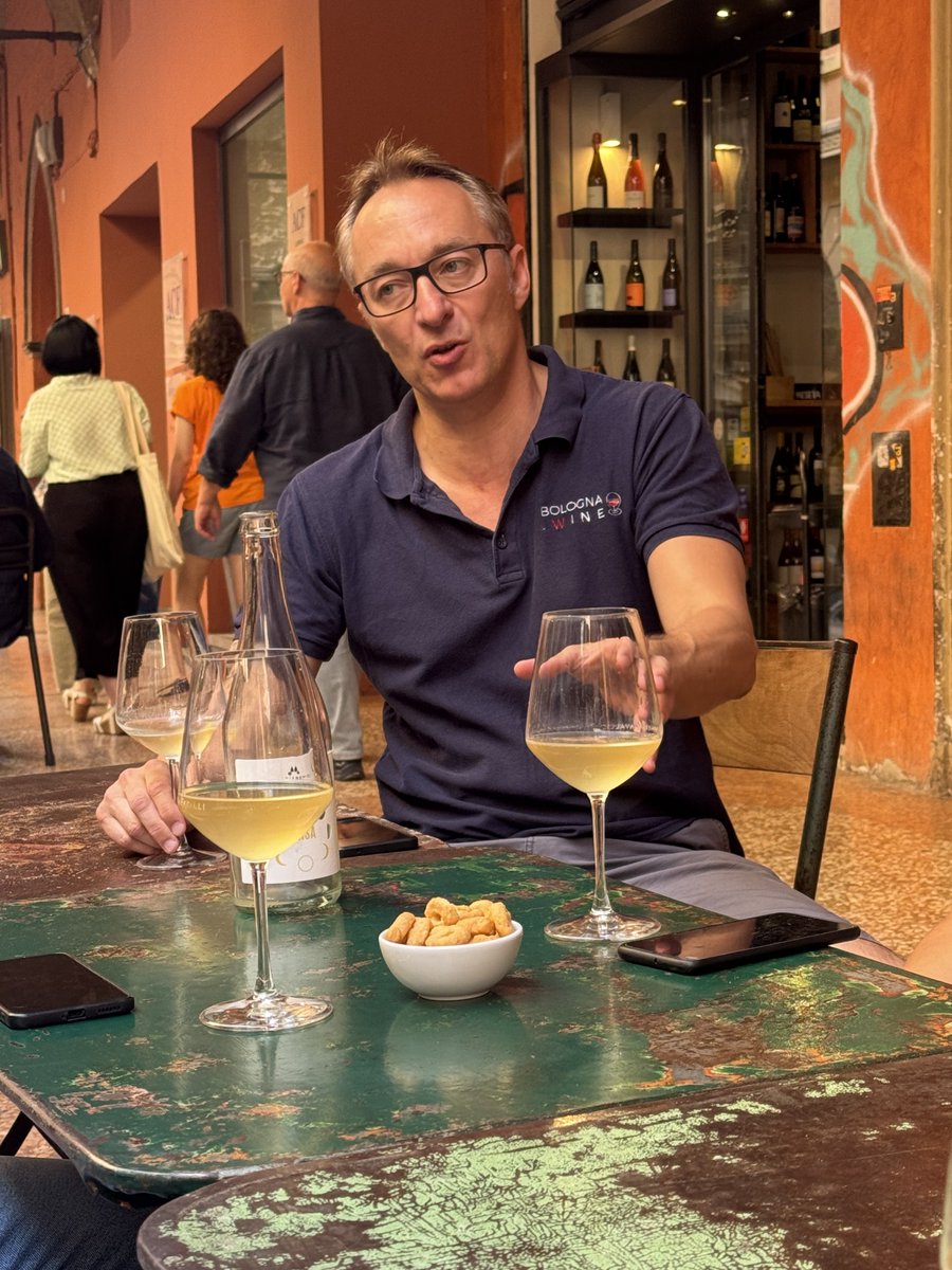 Bologna Welcome (@bolognawelcome) on Twitter photo ๐๐๐ผUn modo coinvolgente e rilassante per iniziare a degustare #Bologna?๐ทScoprite i migliori vini locali in questa esperienza guidata di 2 ore-> tinyurl.com/366njyhz <a href="/turismoER/">inEmiliaRomagna</a> ๐๐๐ผUn modo coinvolgente e rilassante per iniziare a degustare #Bologna?๐ทScoprite i migliori vini locali in questa esperienza guidata di 2 ore-> tinyurl.com/366njyhz <a href="/turismoER/">inEmiliaRomagna</a>