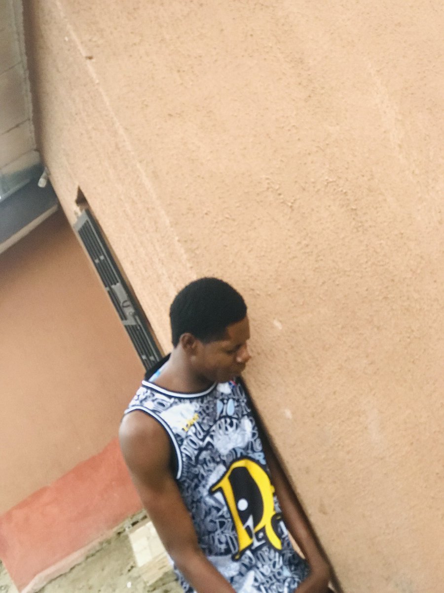 LAFRESH001's tweet photo. Moody let me take some shit …… few min later 😂 https://t.co/nMtJ6OgphR