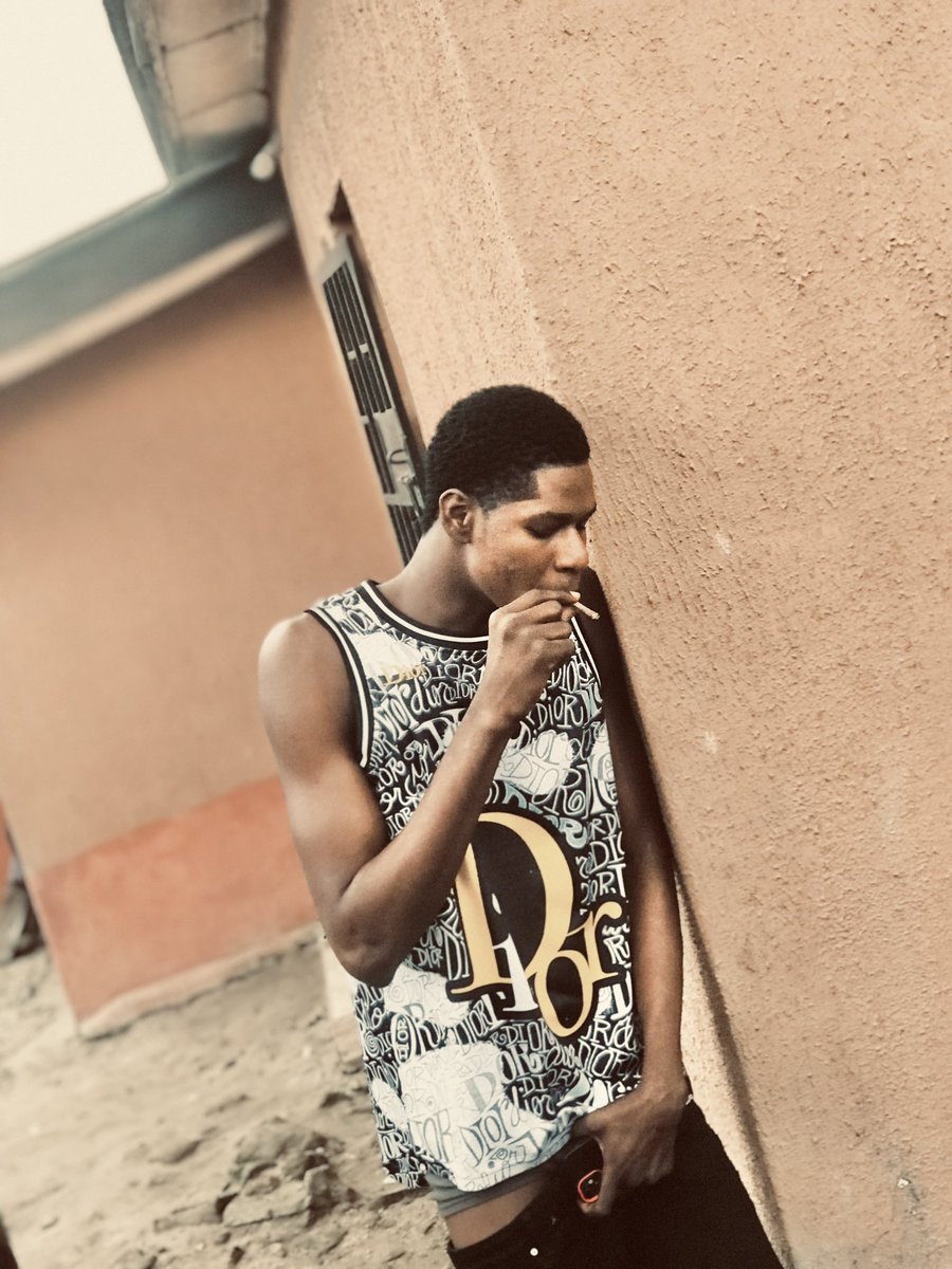 LAFRESH001's tweet photo. Moody let me take some shit …… few min later 😂 https://t.co/nMtJ6OgphR