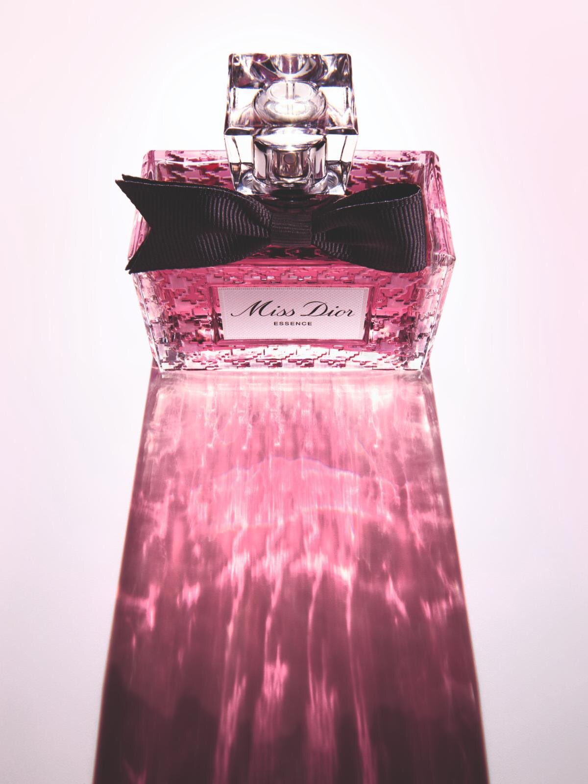 Miss Dior Essence50mlミス ディオールエッセンスパルファン Y0997166_C099700899_background