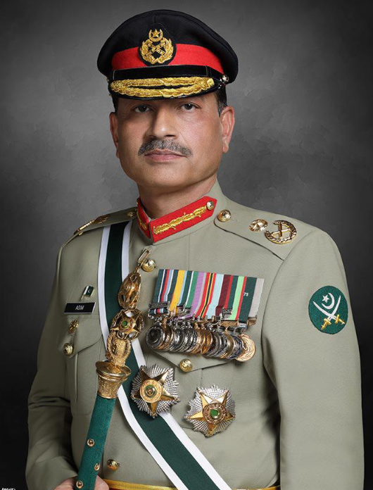 Omai_Hani's tweet photo. میں ایک بلوچ لڑکی ہوں اور آرمی چیف جنرل عاصم منیر صاحب سے اپیل کرتی ہوں کہ ہمارے صوبے کو تعصب اور بی ایل اے، بی وائی سی جیسے فتنوں سے آزادی دلائیں۔ ہم پڑھنا چاہتے ہیں، آگے بڑھنا چاہتے ہیں۔ پنجابی ہمارے بھائی ہیں، خدارا اُنہیں مارنا بند کریں۔
#BLAEXposed
#AsimTrashIndia https://t.co/4frY0GVJtn
