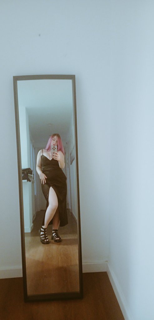 Este finde me fui a la playita y me puse este vestido que me encanta.

Que desconexión estoy deseando ir a la playa de nuevo 😌