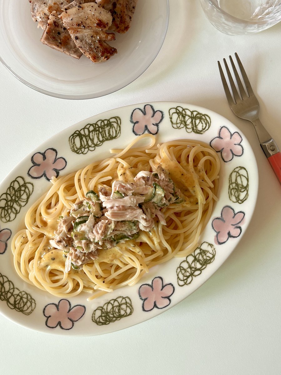 #광고 #RT이벤트

#rt 추첨 5분께 제가 요즘 무척 잘 쓰고있는
오오아포터리 oval plate 보내드려요 •̩̩͙*˚ ❀

좋은 물건은 내 하루를 하룰라라로 만들어줘 🪽
‘10일간의 우리집 취향 찾기’ 29CM 이구홈위크가 시작됐으니 다들 취향맞는 물건 할인할때 챙겨서 손해보는일 없도록해~