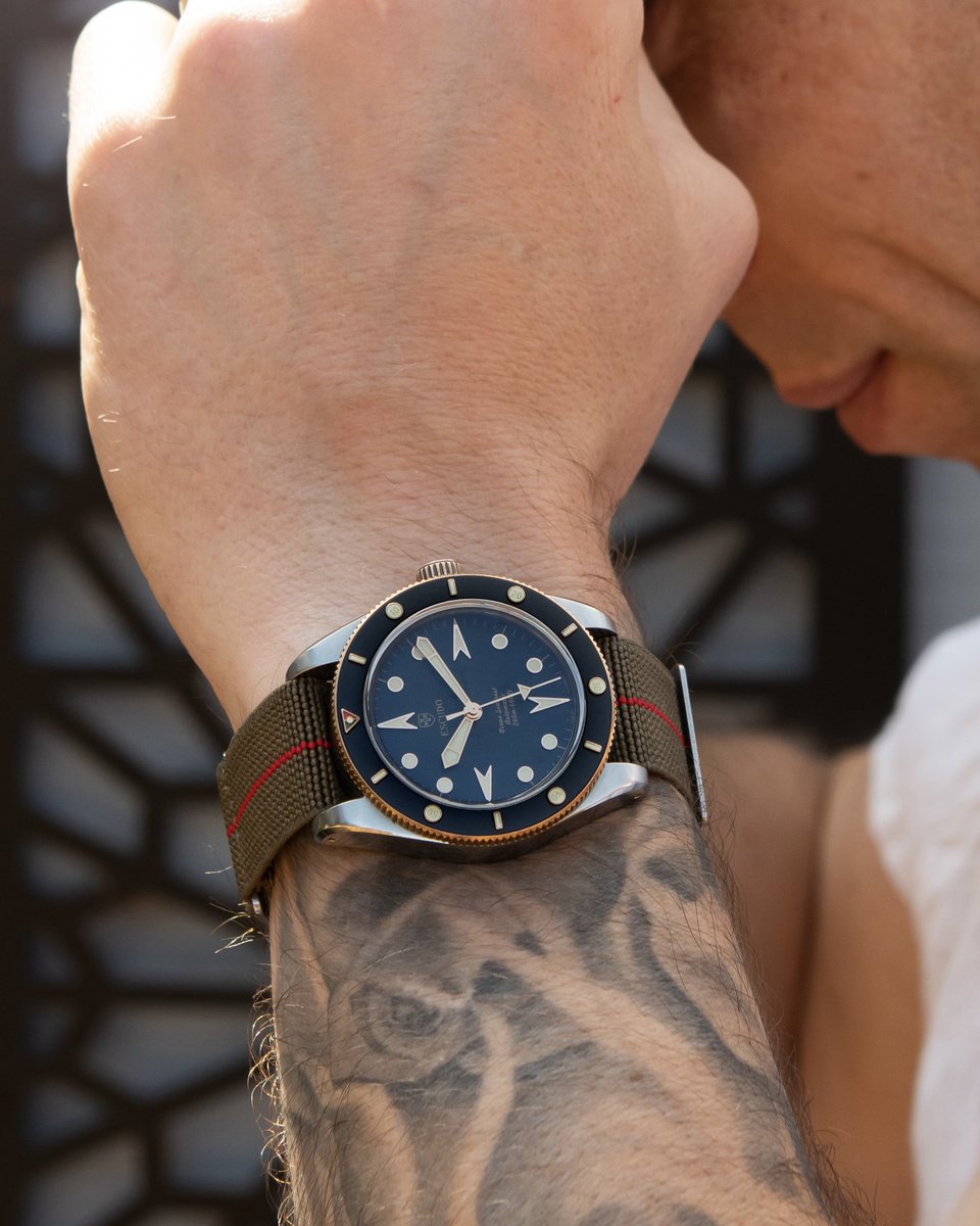 EscudoWatches's tweet photo. Who says you can’t have both edge and elegance? The #EscudoOceanSeacrest is built to deliver both — without compromise.

#EscudoWatches #BuiltToPerform #PretoeBronze #Luxury #diver #EngineeredForAdventure #WristWatchCheck https://t.co/DUkadPmi1e