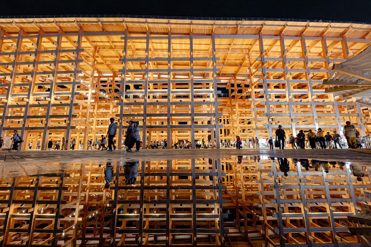 大阪・関西万博。雨後水たまり大屋根リング、正面バージョンです。
#EXPO2025