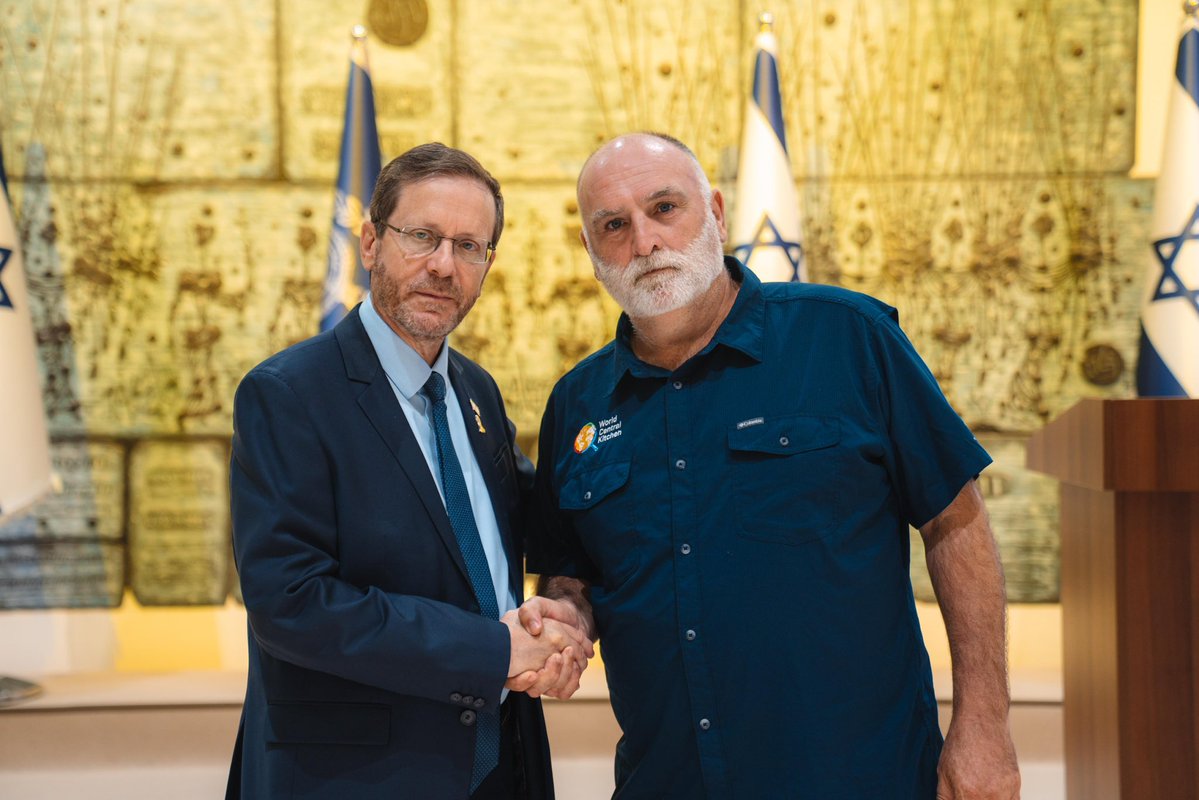 Fonsi Loaiza (@fonsiloaiza) on Twitter photo El chef José Andrés atacó a la exministra <a href="/ionebelarra/">Ione Belarra</a> y pidió su dimisión por llamar genocida al Estado de Israel. Israel asesinó a 7 miembros de la ONG de José Andrés en Gaza y él se ha ido a lavar la imagen de estos genocidas que mataron a sus propios trabajadores. Miserable. El chef José Andrés atacó a la exministra <a href="/ionebelarra/">Ione Belarra</a> y pidió su dimisión por llamar genocida al Estado de Israel. Israel asesinó a 7 miembros de la ONG de José Andrés en Gaza y él se ha ido a lavar la imagen de estos genocidas que mataron a sus propios trabajadores. Miserable.