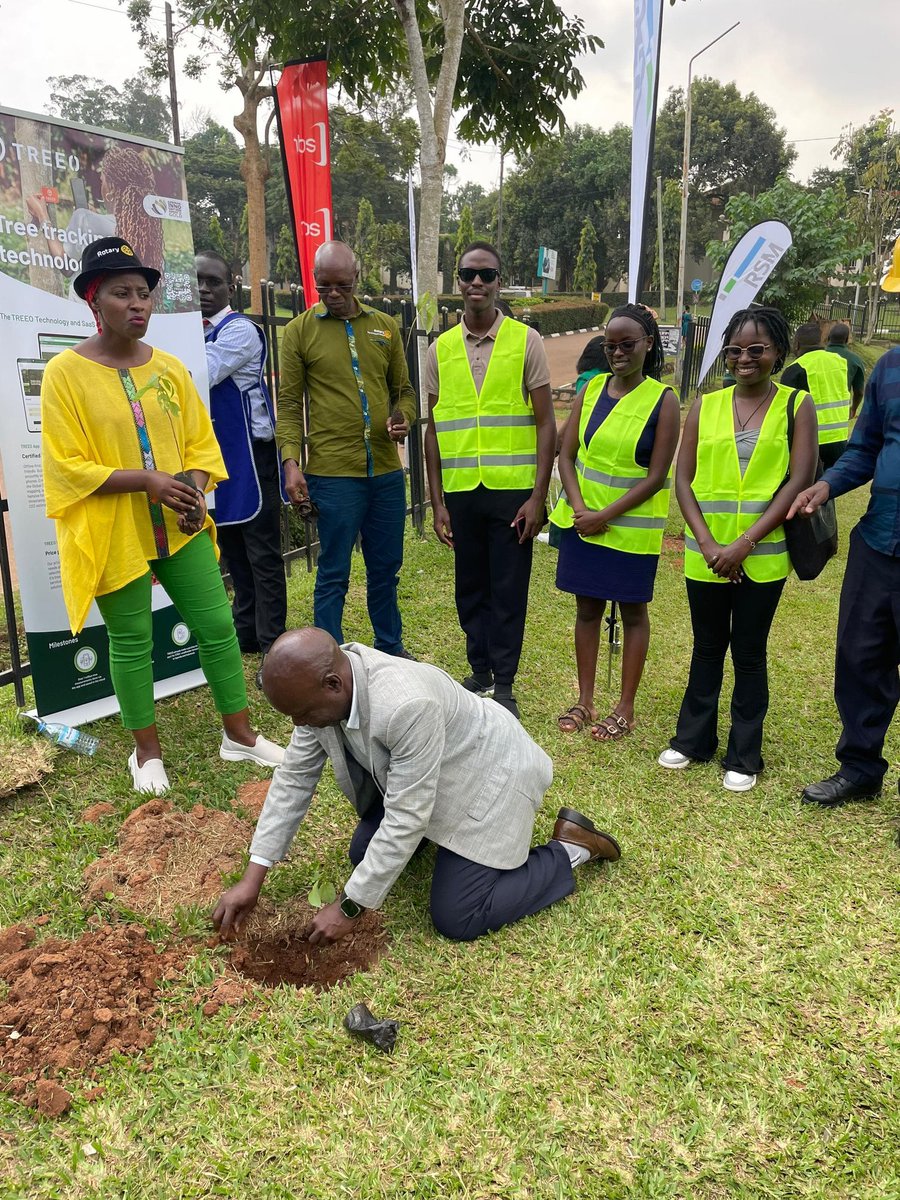 JovanBrian2's tweet photo. Today we plant trees, tomorrow we breathe cleaner air. Together, we create a greener future while serving the community. Join us and be part of the change.
#itstimetojoinrotaract https://t.co/mC9EyCQfLP