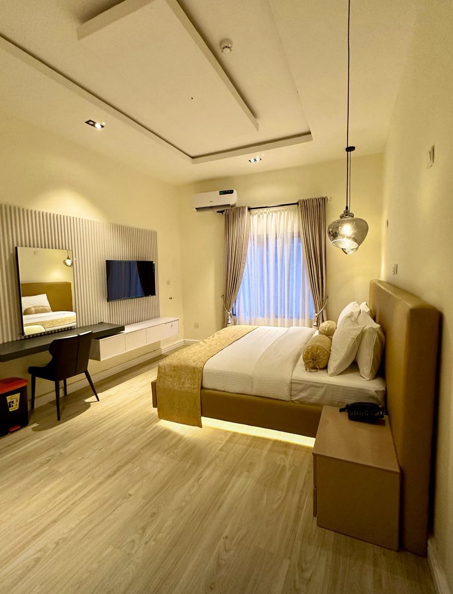 You deserve a night in this 1 bedroom space in Maitama, Abuja. 

Shortlet

Long stay

Center of Abuja 

Serene and calm environment with great service.