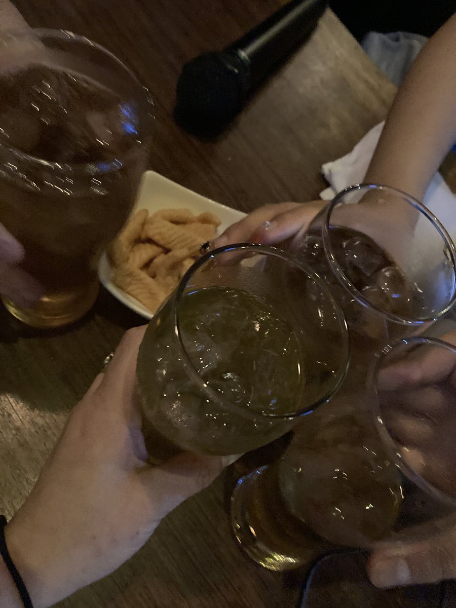 先週も朝まで
ありがとうございました🌻

若いパワーをもらって🈵
たくさん歌って踊って
盛り上がりでした◎
ご馳走さまでした😃

急な雨☔☂️気をつけて⚠️
本日も２0時オープンです🎵
お待ちしております⭕️

#渋谷 #道玄坂 #ネオスナック #bar #RUINCHI #親子