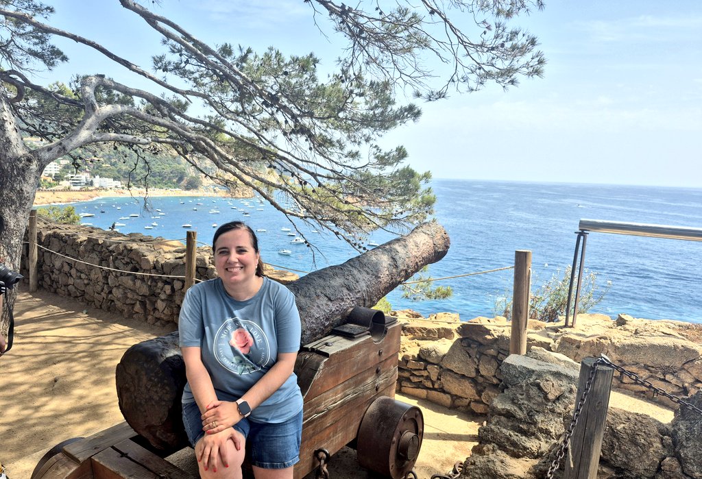 He escoltat a la ràdio que avui és el #nevergiveupday.I només puc pensar en totes nosaltres, mares d'infants amb discapacitat que amb perseverança,resiliència i tenacitat,  no ens rendim en la lluita per fer un món millor. Seguirem al peu del canó en sentit figurat i literal.💪😘