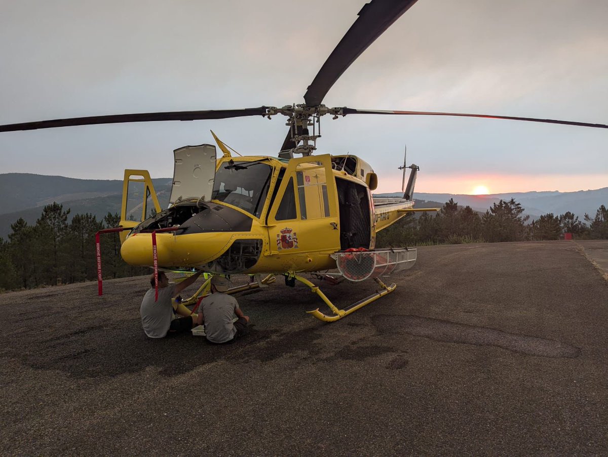 🔥 En plena temporada de incendios, en Rotorsun mantenemos a nuestros #Bell412 en las mejores condiciones. Cada revisión garantiza seguridad y disponibilidad para el combate. #firefight #maintenance #ready