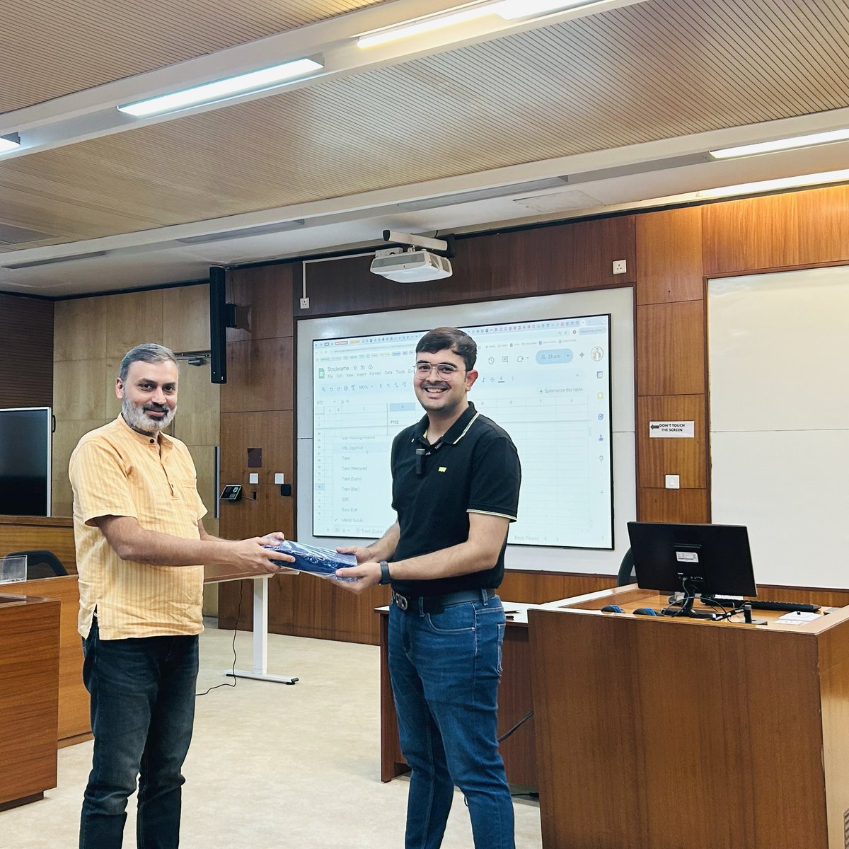 Mr. Jayant Mundhra, Chief Builder, Biz News, delivered a guest lecture moderated by Prof. Narahari Hansoge, Finance and Accounting area, IIMB, who offers the Valuation course, a Term 4 elective. 
#IIMB #PGPEM #GuestLecture #FinanceandAccounting #ValuationAnalyst #Investor