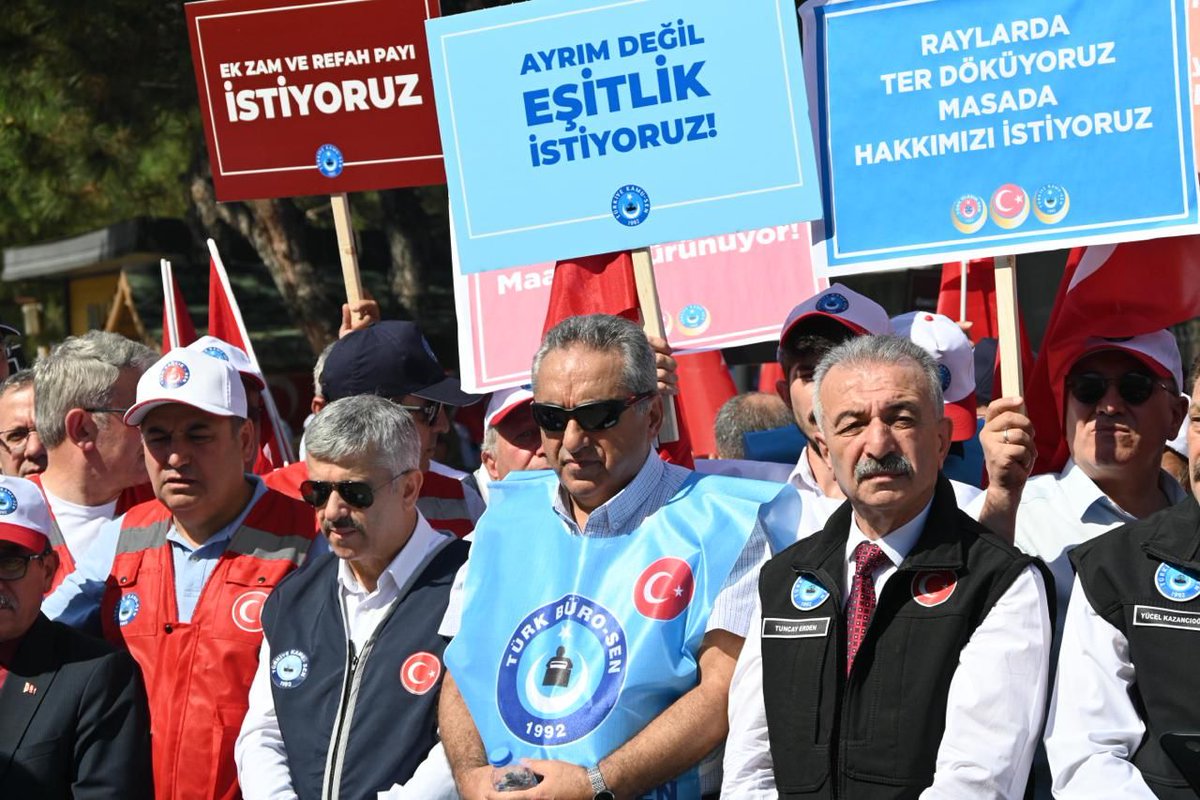 📌 Başkent Ankara’dan ülkemizin dört bir yanına uzanan teşkilatlarımızla birlikte, Başkanlar Kurulumuzun aldığı karar doğrultusunda gerçekleştirdiğimiz 1 tam gün iş bırakma eylemine katılım gösteren tüm dava arkadaşlarımı selamlıyorum.

📌 Kamu çalışanlarının emeğini ve alın