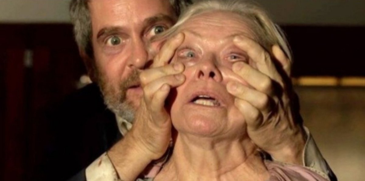 MIRA LA POLLA POSTIZA CON FORMA DE DINOSAURIO
MÍAAALAAAAA